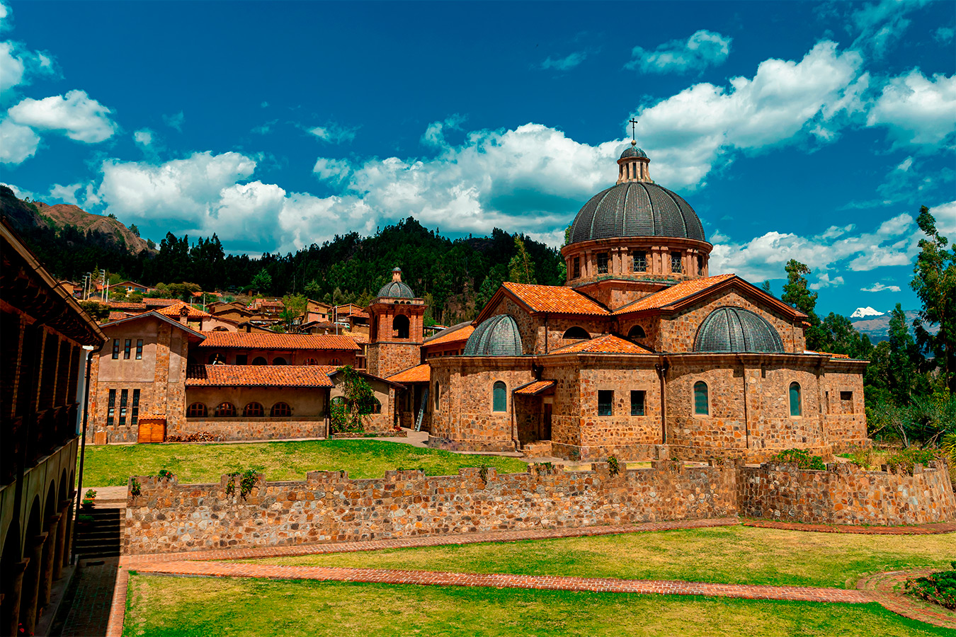 SANTUARIO DEL SEÑOR DE POMALLUCAY